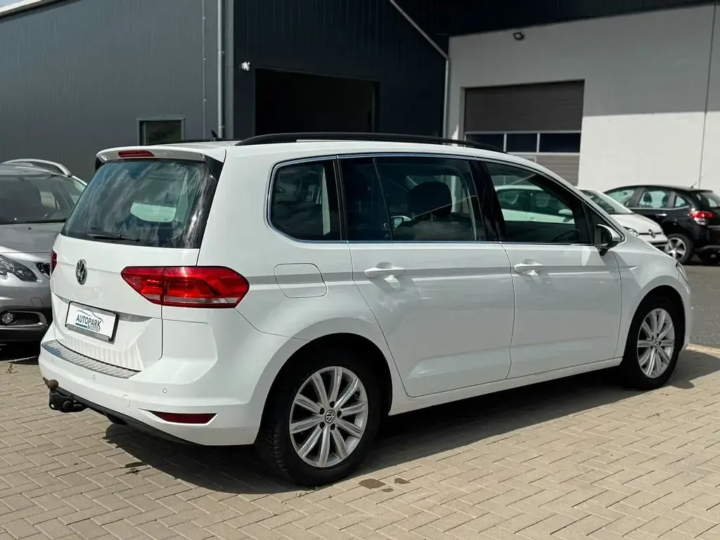 Gebraucht VW Touran Highline 150 PS (110 kW) 2015 Weiß Van / Kleinbus
