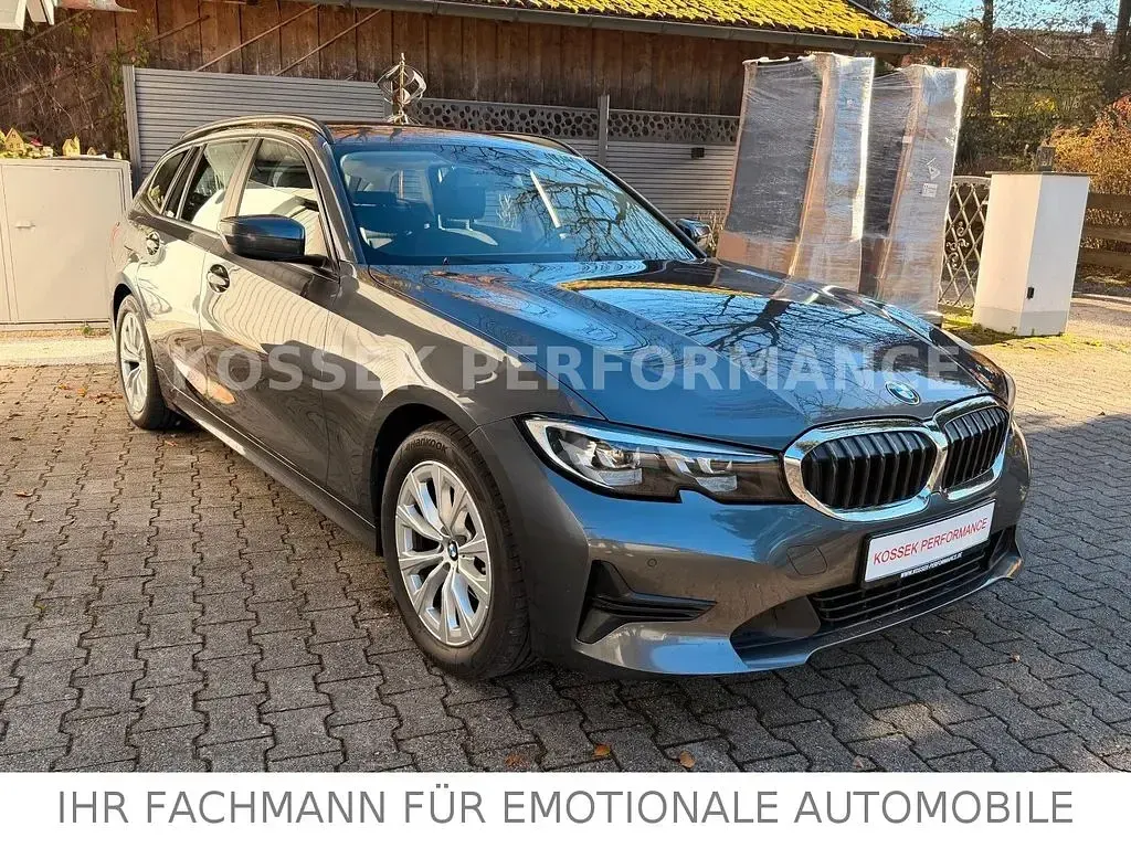 Gebraucht BMW 320 Advantage 190 PS (139 kW) 2022 Grau Kombi