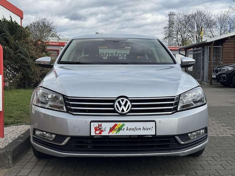 Second-hand VW Passat 122 CP (89 kW) 2012 Argintiu Berlinǎ