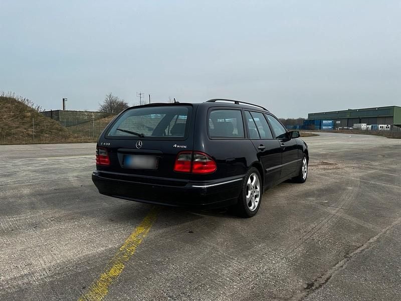 Gebraucht Mercedes E430 279 PS (205 kW) 2003 Violet Limousine