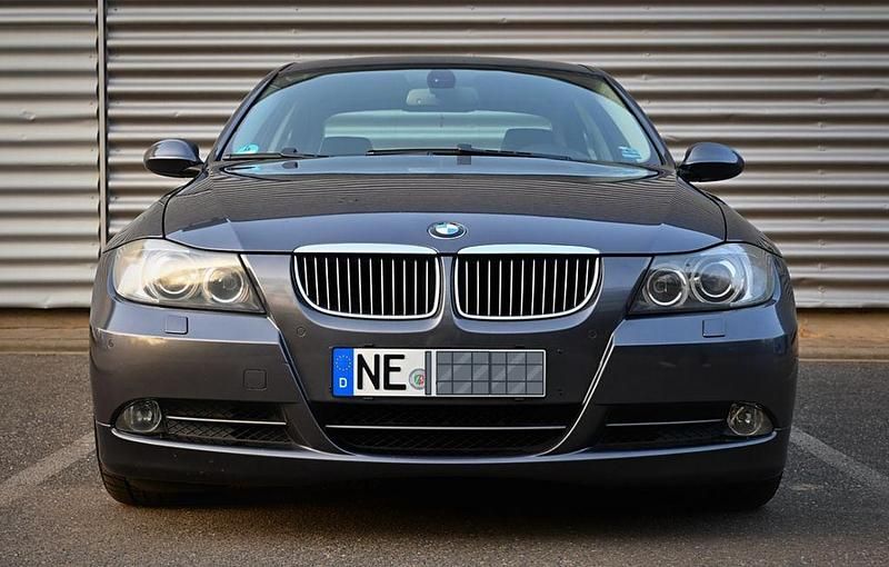 Gebraucht BMW 330 258 PS (189 kW) 2005 Grau Limousine