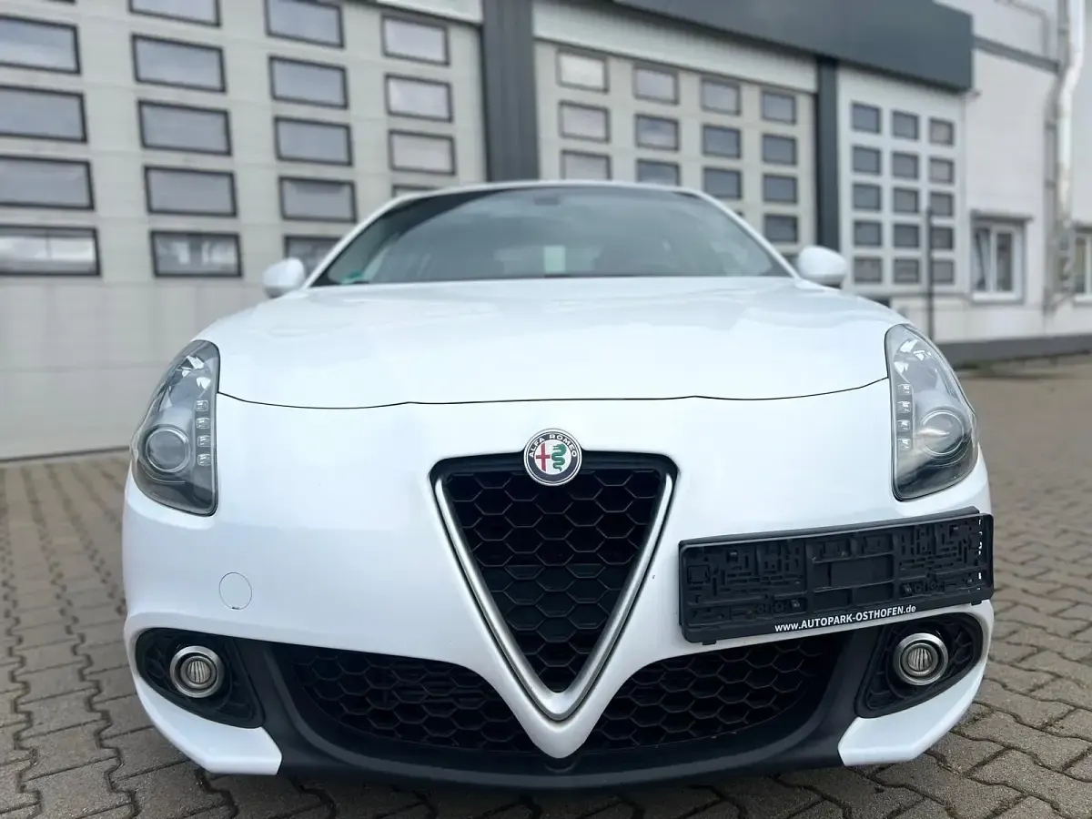 Gebraucht Alfa Romeo Giulietta Super 120 PS (88 kW) 2016 Colore esterno (alfa weiss) Kleinwagen
