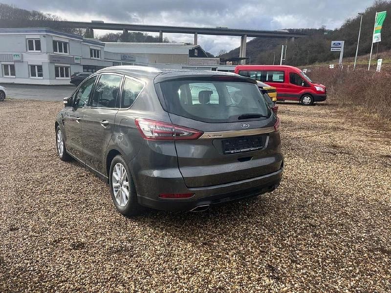 Gebraucht Ford S-MAX Titanium 179 PS (131 kW) 2016 Grau Van / Kleinbus