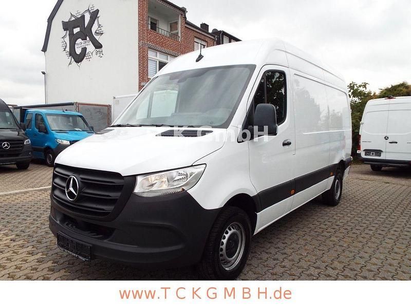 Weiß Gebraucht 2021 Mercedes Sprinter Van | 27.358 € (Fairer Preis) - Bild 1/4