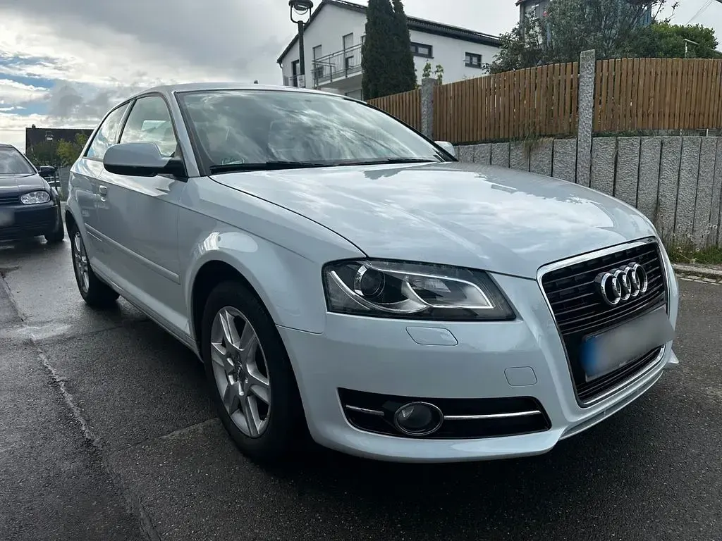 Używany Audi A3 Attraction 105 KM (77 kW) 2012 Biały Hatchback