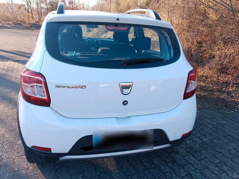 Gebraucht Dacia Sandero Stepway 95 PS (69 kW) 2013 Weiß Kleinwagen
