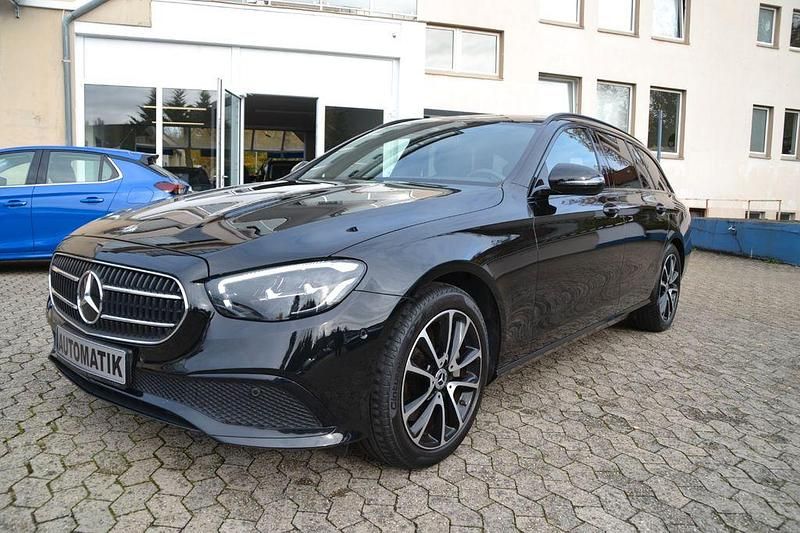Schwarz Gebraucht 2020 Mercedes E300 Night Kombi | 32.490 € (Fairer Preis) - Bild 1/4