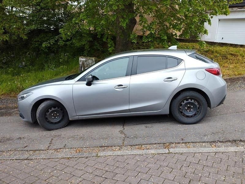 Silber Gebraucht 2015 Mazda 3 Center-Line Limousine | 11.200 € (Guter Preis) - Bild 1/3