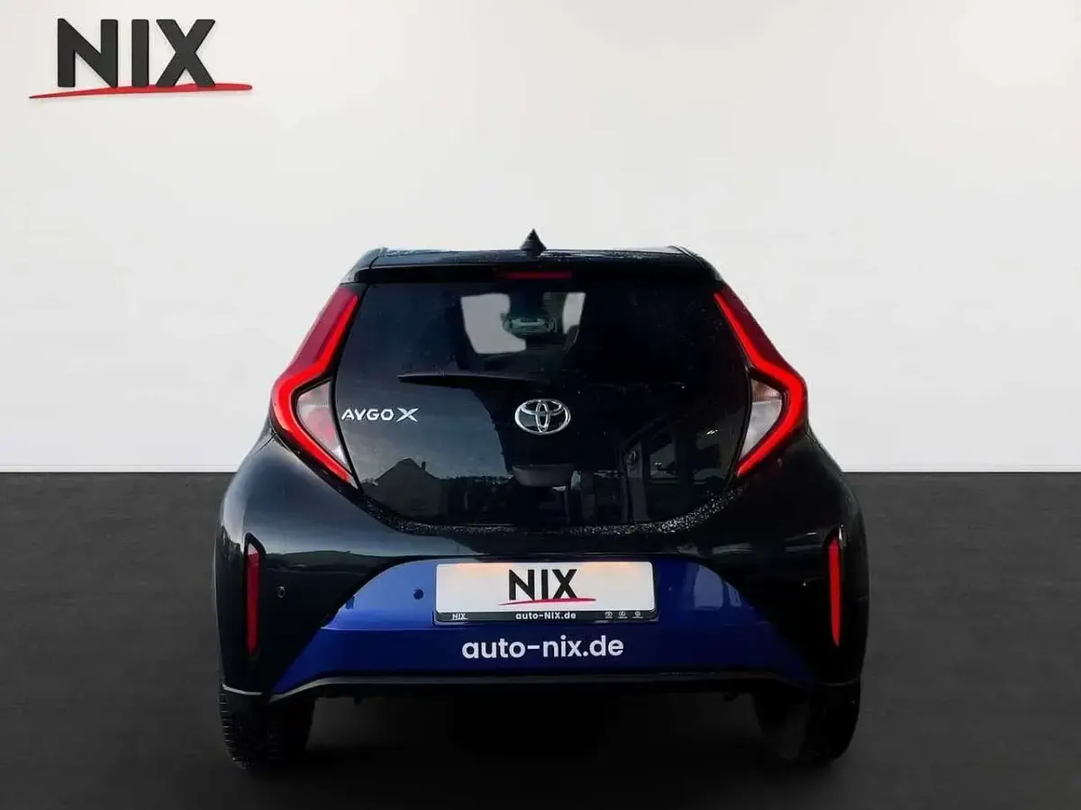 Gebraucht Toyota Aygo X 72 PS (52 kW) 2025 Juniperblue / black mica SUV
