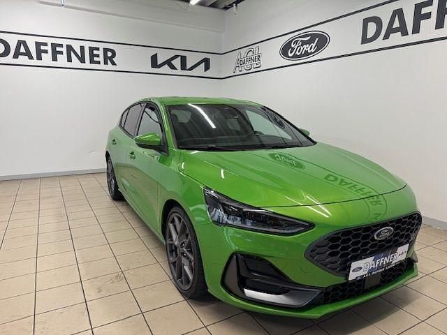 Neu Ford Focus ST 280 PS (205 kW) 2025 Mean green Limousine