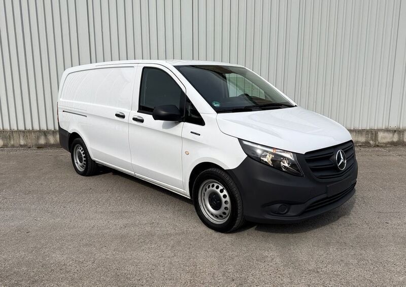 Weiß Gebraucht 2023 Mercedes e-Vito Van / Kleinbus | 20.000 € - Bild 1/4