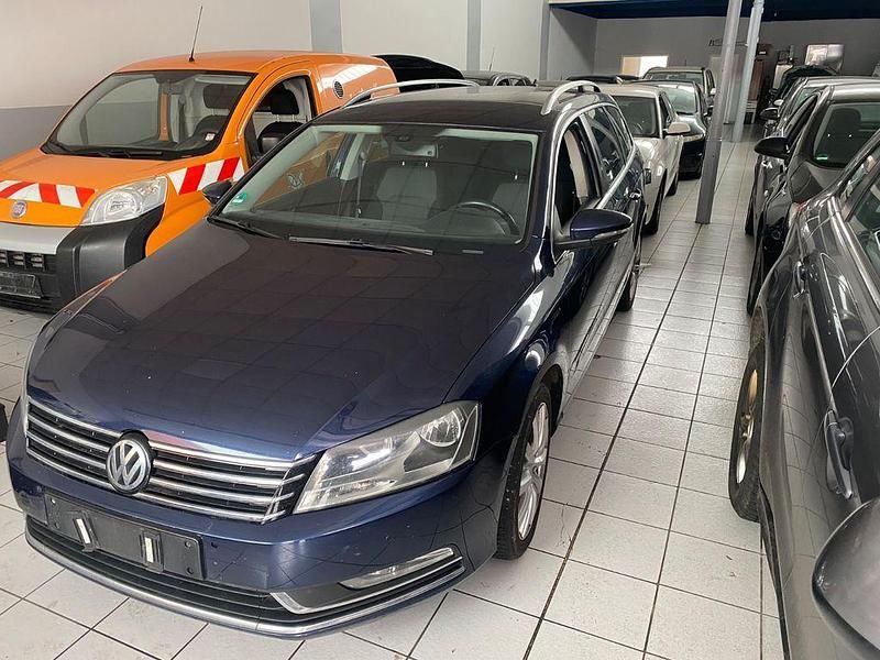 Blau Gebraucht 2012 VW Passat Comfortline Kombi | 3.990 € (Superpreis) - Bild 1/4