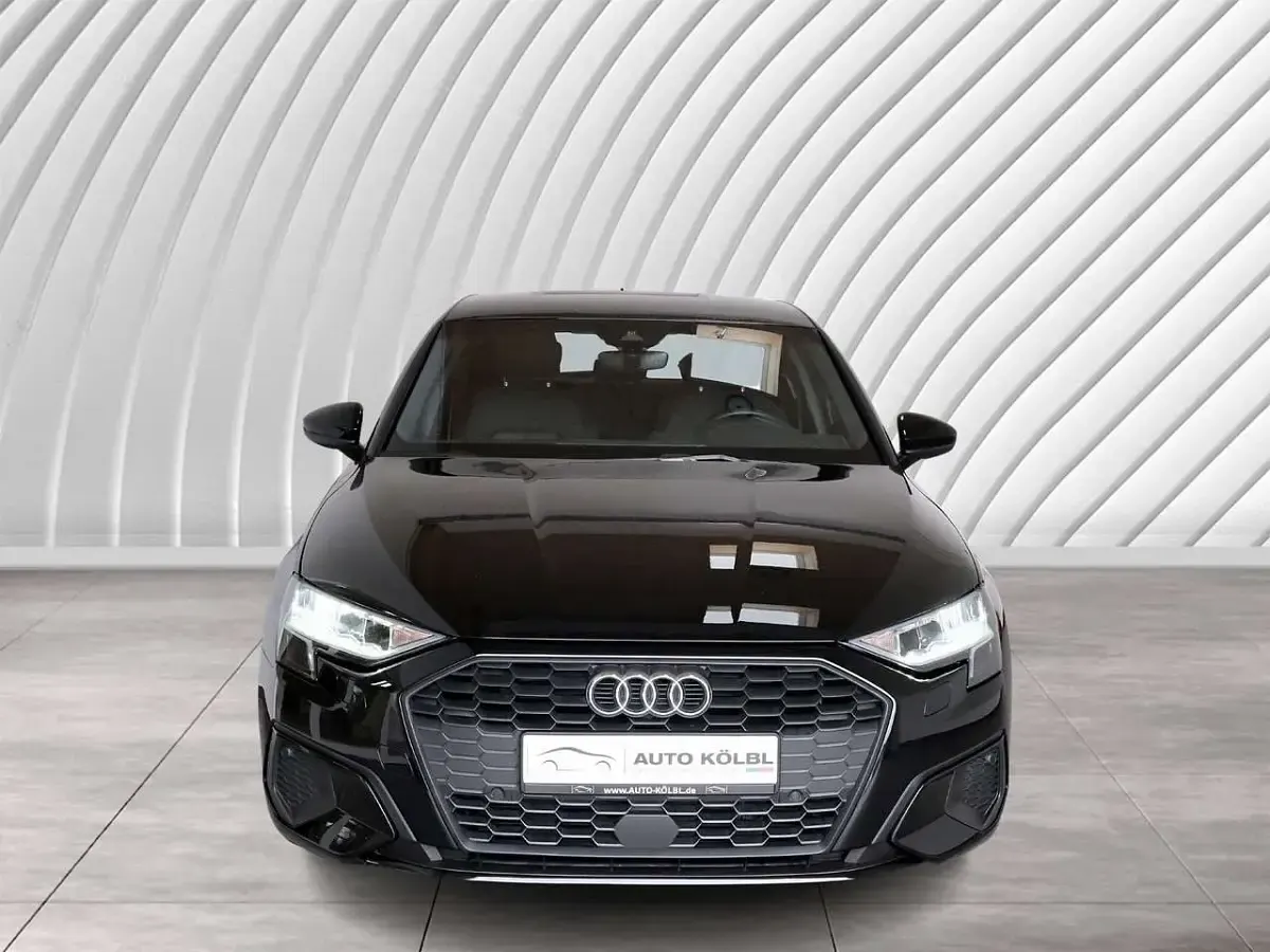Gebraucht Audi A3 116 PS (85 kW) 2023 Brillantschwarz Limousine