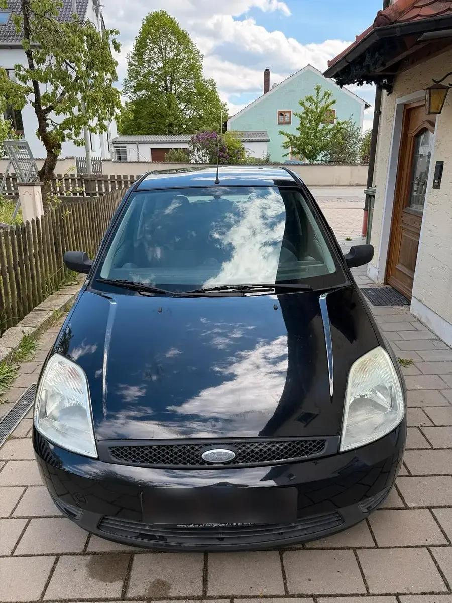 Second-hand Ford Fiesta 80 CP (58 kW) 2004 Negru Hatchback