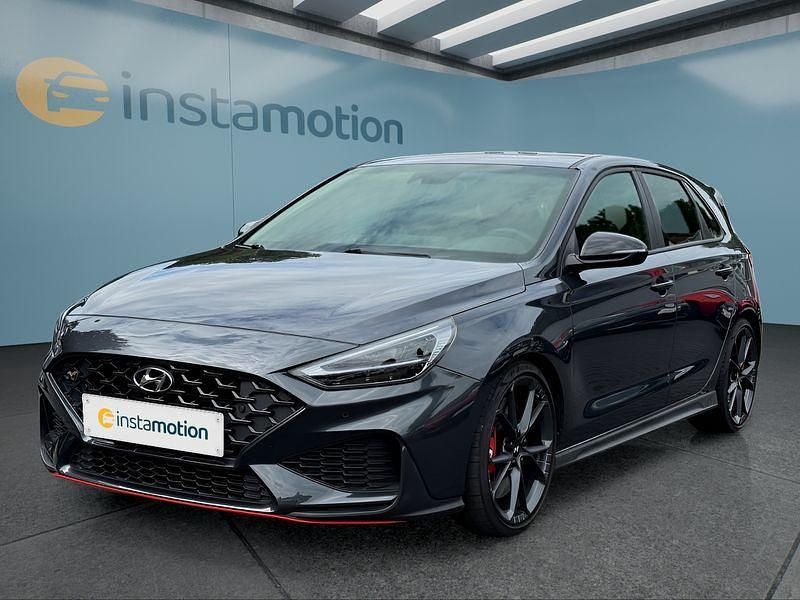 Grau Gebraucht 2023 Hyundai i30 Limousine | 32.799 € (Etwas zu teuer) - Bild 1/4