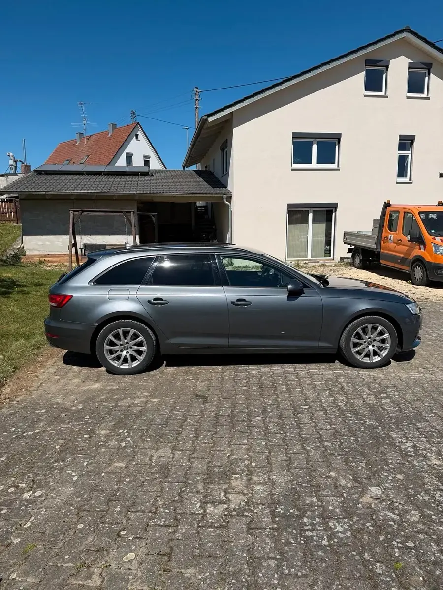 Second-hand Audi A4 Ambiente 150 CP (110 kW) 2017 Gri Break
