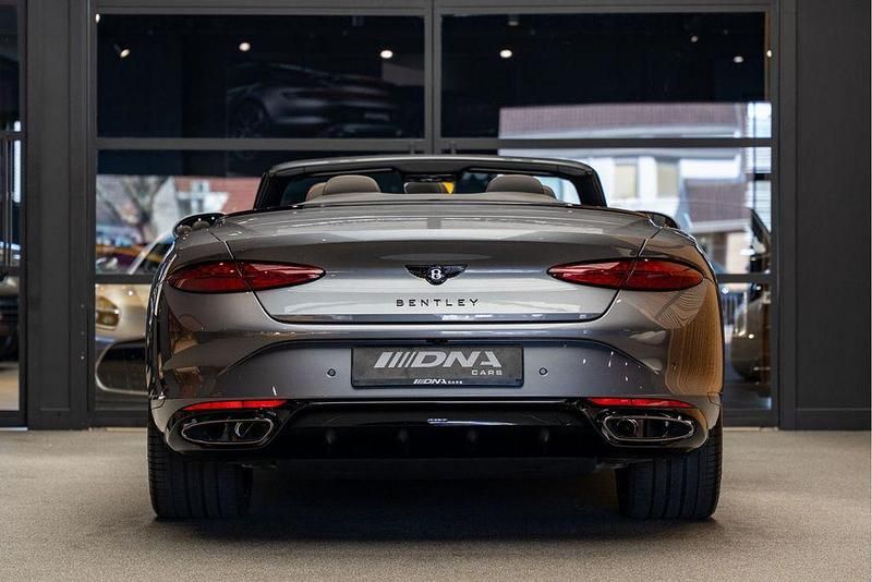 Neu Bentley Continental 683 PS (502 kW) 2025 Grau Cabrio