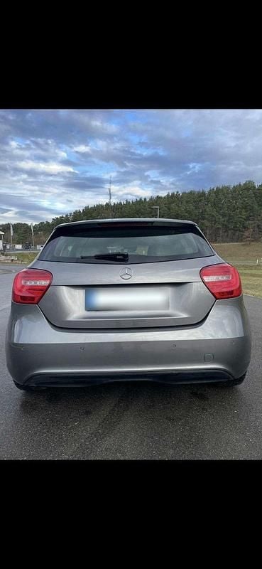Gebraucht Mercedes A180 Edition 122 PS (89 kW) 2014 Grau Limousine