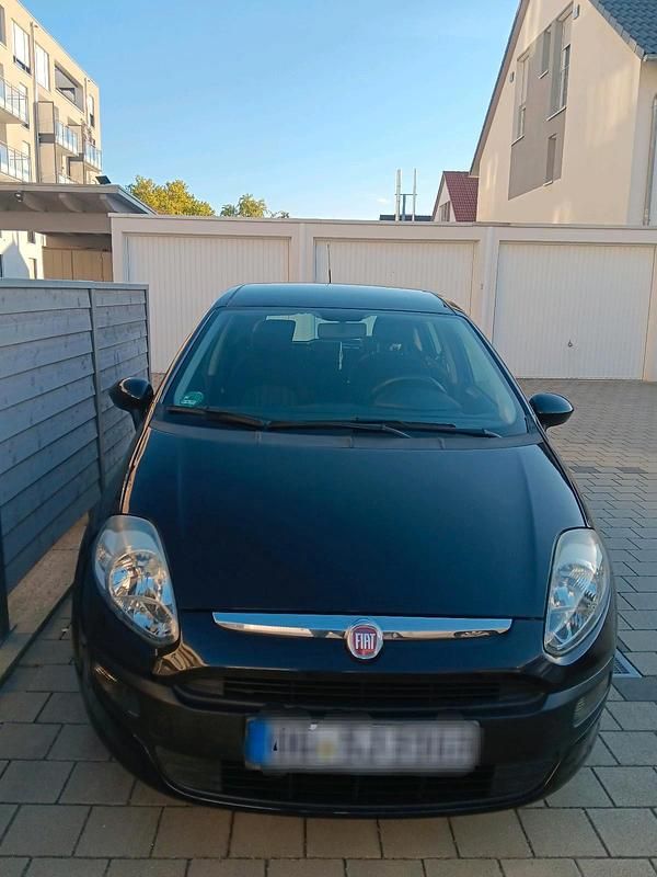 Schwarz Gebraucht 2011 Fiat Punto Kleinwagen | 4.000 € (Fairer Preis) - Bild 1/4