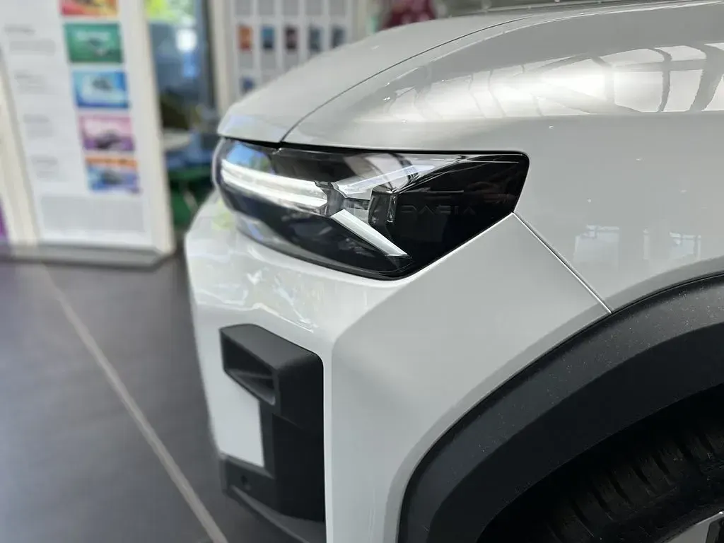 Gebraucht Dacia Bigster Journey 158 PS (116 kW) 2025 Arktisweiß SUV