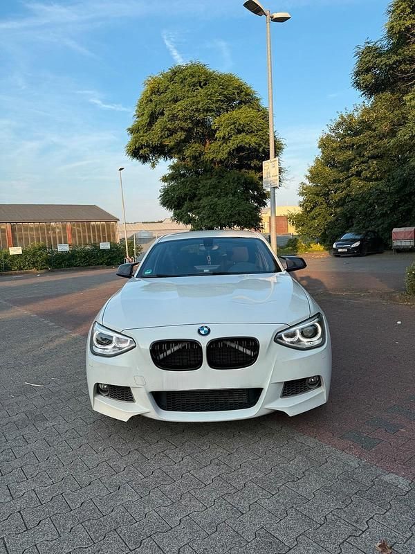 Weiß Gebraucht 2014 BMW 116 M Sport Kleinwagen | 8.500 € (Guter Preis) - Bild 1/4