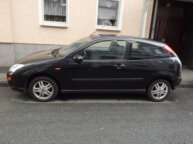 Gebraucht Ford Focus 75 PS (55 kW) 2001 Schwarz metallic Kleinwagen
