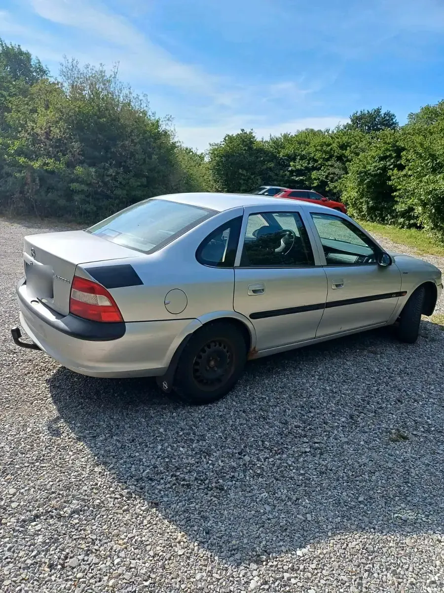 Gebraucht Opel Vectra 115 PS (84 kW) 1997 Silber Limousine
