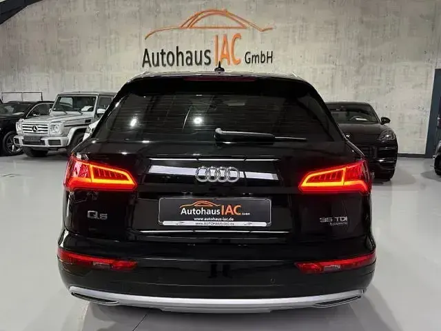 Gebraucht Audi Q5 Sport 163 PS (119 kW) 2019 Mythosschwarz metallic SUV