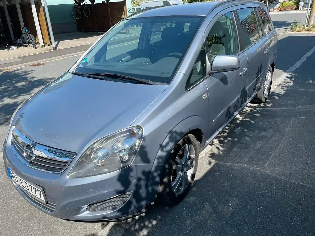 Gebraucht Opel Zafira Edition 120 PS (88 kW) 2010 Silber Van / Kleinbus