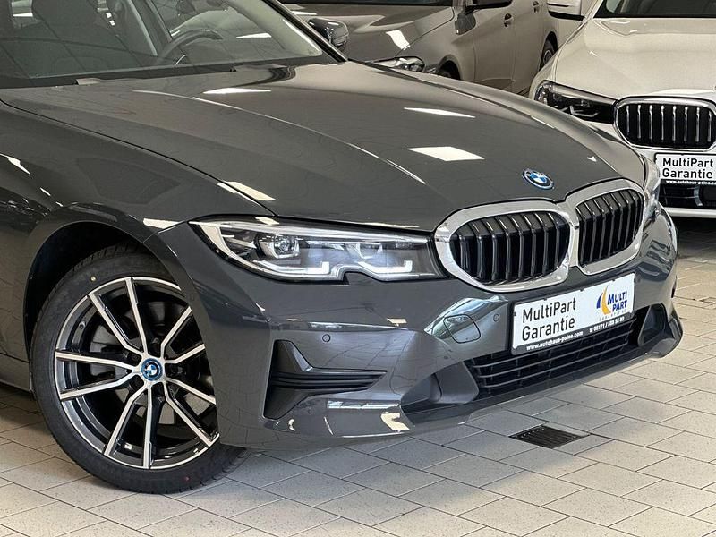 Gebraucht BMW 320e Advantage 204 PS (150 kW) 2022 Grau Limousine