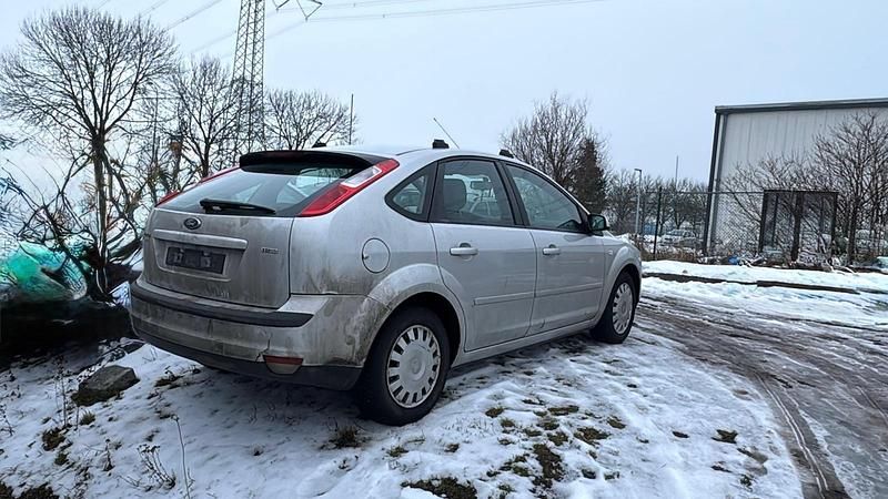 Gebraucht Ford Focus 109 PS (80 kW) 2007 Silber Limousine