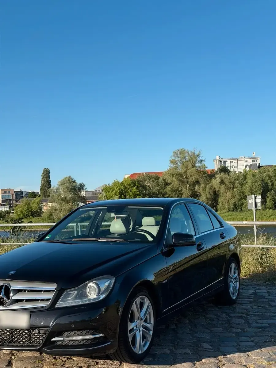 Gebraucht Mercedes C250 204 PS (150 kW) 2011 Schwarz Limousine