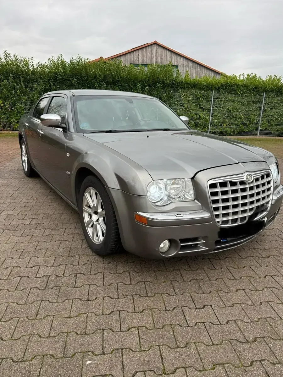 Second-hand Chrysler 300C 218 CP (160 kW) 2007 Argintiu Berlinǎ