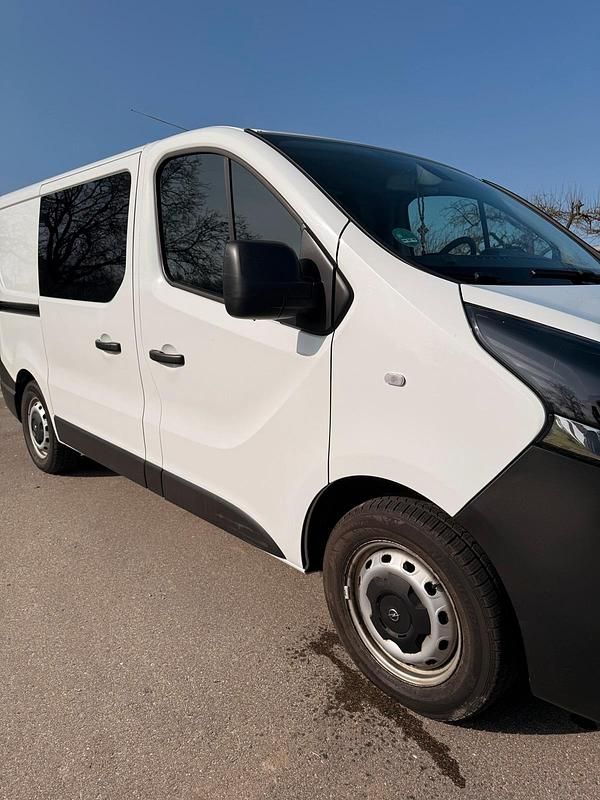 Gebraucht Opel Vivaro 120 PS (88 kW) 2017 Weiß Van / Kleinbus