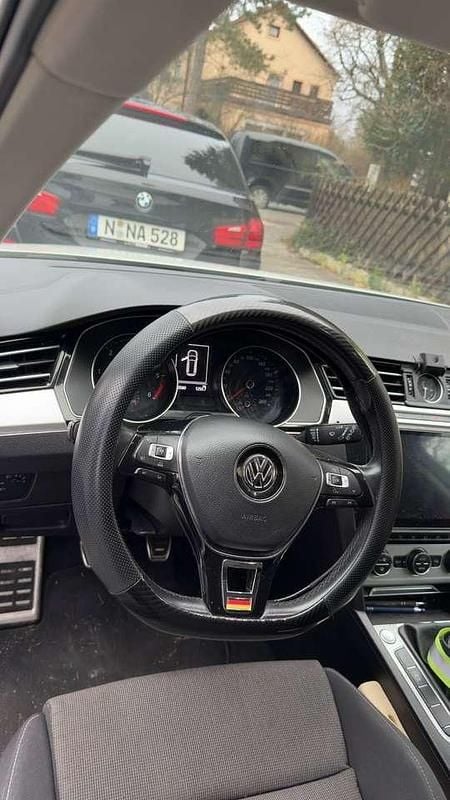 Weiß Gebraucht 2017 VW Passat Limousine | 8.500 € (Superpreis) - Bild 1/4