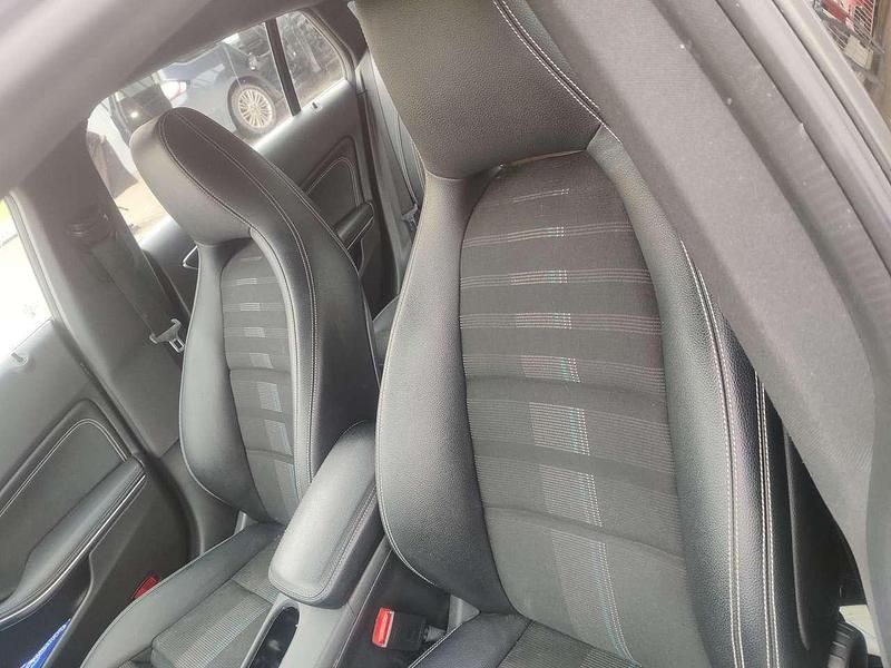 Gebraucht Mercedes CLA180 Shooting Brake 122 PS (89 kW) 2016 Schwarz Kombi