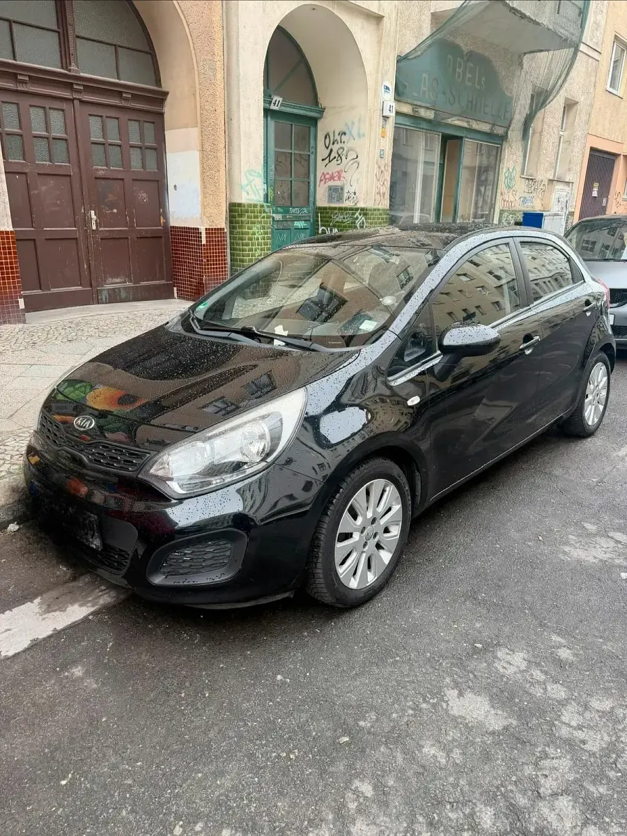 Gebraucht Kia Rio 85 PS (62 kW) 2011 Schwarz Kleinwagen