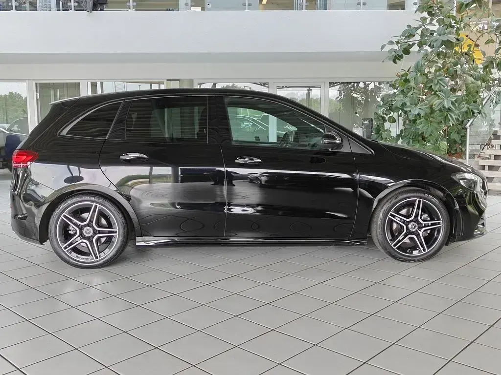 Gebraucht Mercedes B200 AMG line 163 PS (119 kW) 2024 Schwarz Van / Kleinbus