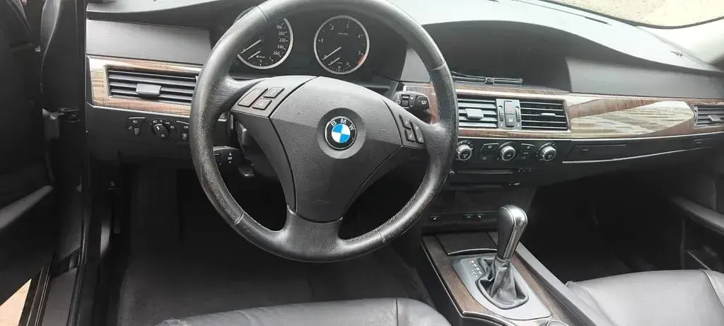 Gebraucht BMW 525 166 PS (122 kW) 2007 Grau Kombi