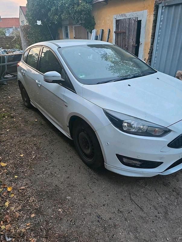 Gebraucht Ford Focus ST-Line 150 PS (110 kW) 2016 Weiß Limousine