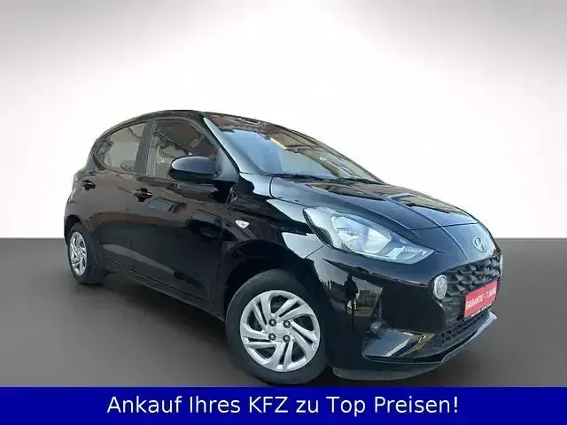 Gebraucht Hyundai i10 67 PS (49 kW) 2023 Schwarz Kleinwagen