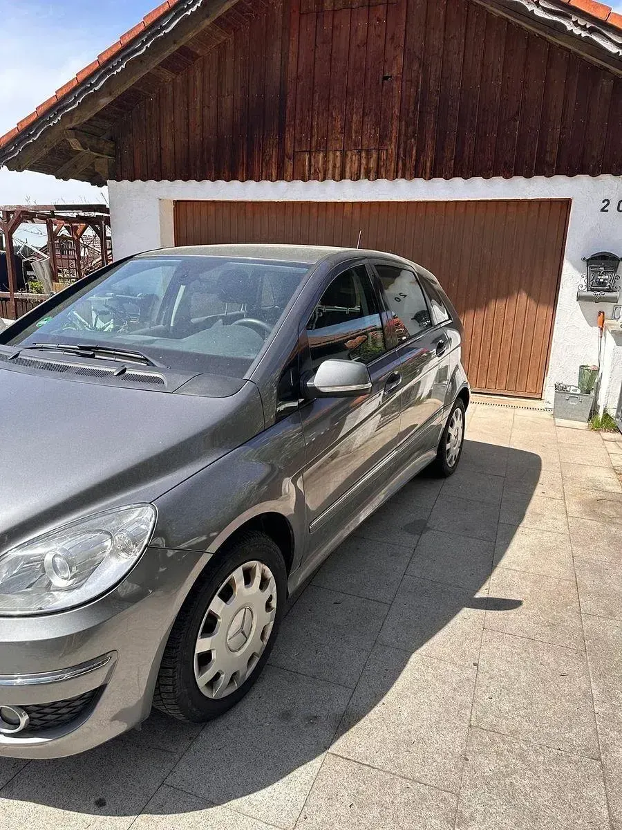 Gebraucht Mercedes B200 136 PS (100 kW) 2008 Grau Van / Kleinbus