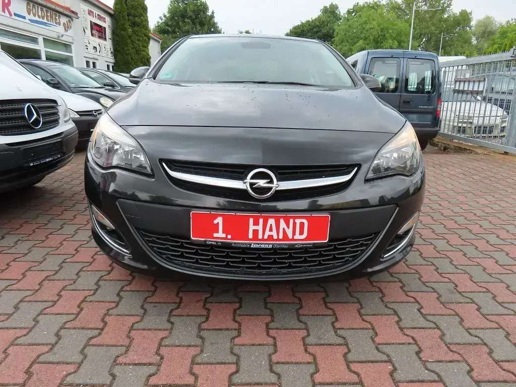 Gebraucht Opel Astra 131 PS (96 kW) 2012 Schwarz Limousine