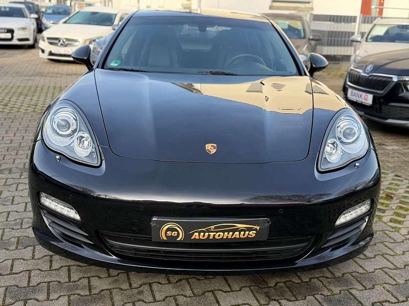 Second-hand Porsche Panamera 250 CP (183 kW) 2012 Negru Hatchback