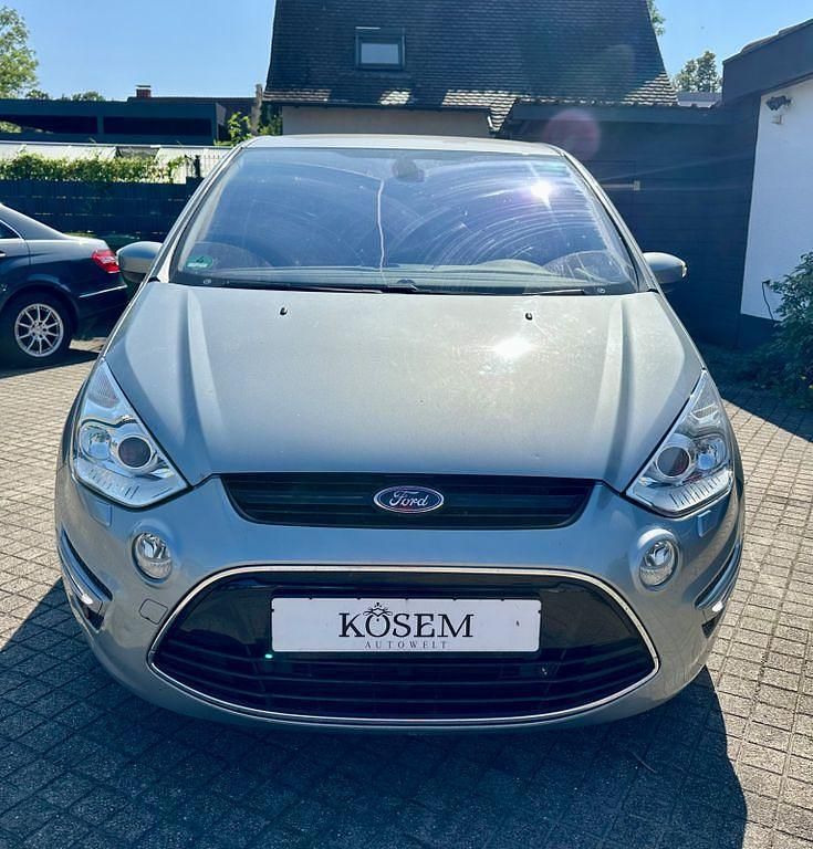 Grau Gebraucht 2015 Ford S-MAX Titanium Van / Kleinbus | 5.390 € - Bild 1/4