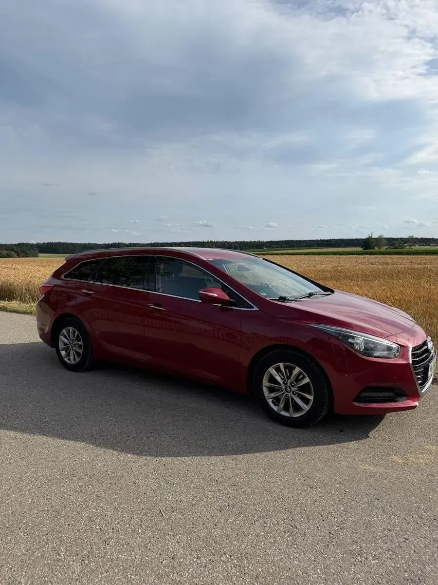 Gebraucht Hyundai i40 Trend 141 PS (103 kW) 2017 Rot Kombi