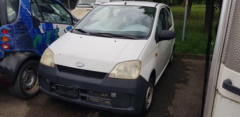 Weiß Gebraucht 2003 Daihatsu Cuore Kleinwagen | 250 € (Fairer Preis) - Bild 1/4