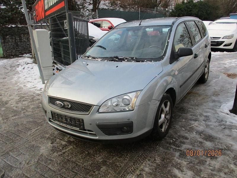 Silber Gebraucht 2005 Ford Focus Trend Limousine | 999 € (Superpreis) - Bild 1/4