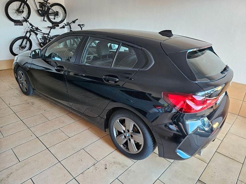 Gebraucht BMW 118 Advantage 140 PS (102 kW) 2019 Schwarz Kleinwagen