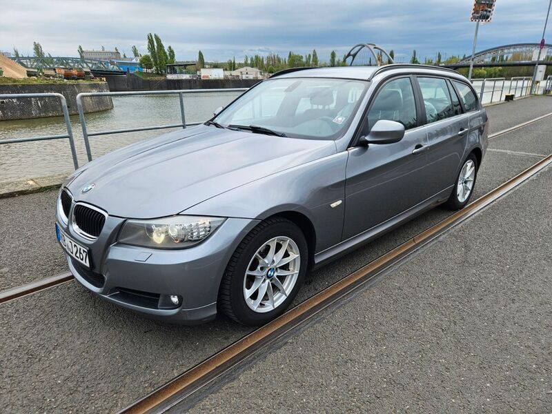 Grau Gebraucht 2012 BMW 320 Kombi | 5.450 € - Bild 1/4